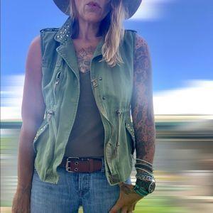 Olive green canvas studded military style zip up cargo vest Zara Trafaluc
